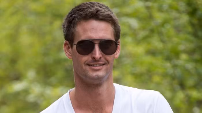 Giá cổ phiếu Snapchat giảm mạnh, CEO vẫn được 'tăng lương' - Ảnh 1