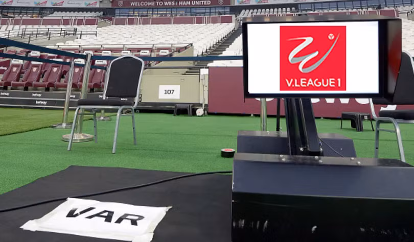 FIFA thông báo nếu V-League muốn áp dụng công nghệ VAR, thì VFF cần tập huấn trọng tài từ 7-8 đợt. Ảnh FOX