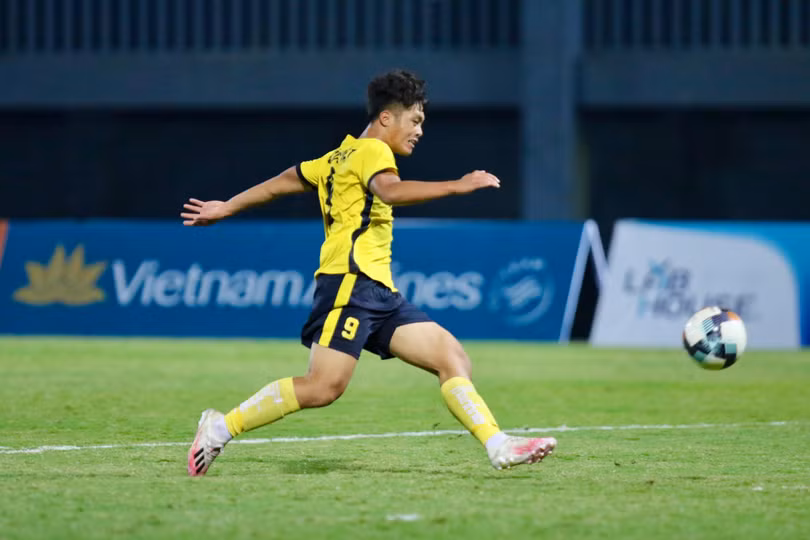 Quốc Việt đã lập hat-trick Vua phá lưới” VCK U19 Quốc gia trong 3 năm liền 2019-2021, một kỷ lục của bóng đá trẻ. Ảnh Thanh Niên