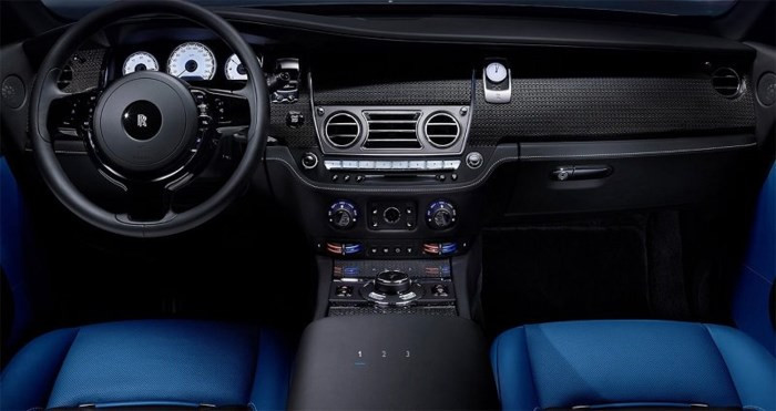 Siêu xe Rolls-Royce Wraith Black Badge bất ngờ có mặt tại Việt Nam - Ảnh 3