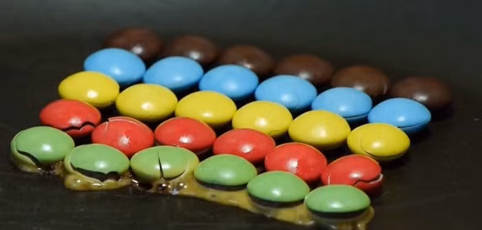 Cận cảnh màn tái hiện những viên kẹo tan chảy trở lại hình dạng cũ đầy lôi cuốn - Ảnh 2