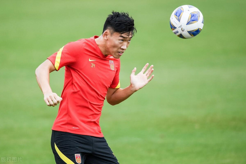 Các cầu thủ Trung quốc sẽ tập trung chơi bóng bổng. Ảnh Sohu