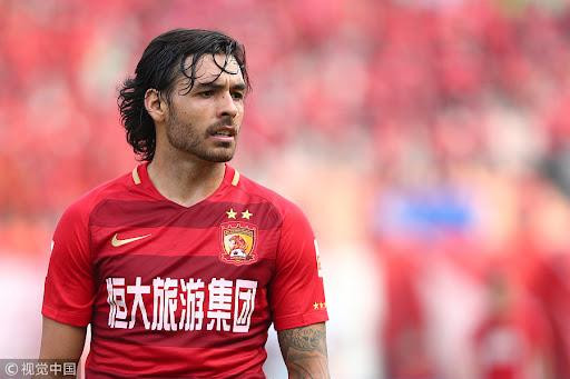 FIFA nới luật, không tính các trận đấu giao hữu nên Hiệp hội bóng đá Trung Quốc đã gấp rút bổ sung Ricardo Goulart ngay trước trận đấu với đội tuyển Việt Nam. Ảnh Daily China FIFA nới luật, không tính các trận đấu giao hữu nên Hiệp hội bóng đá Trung Quốc đã gấp rút bổ sung Ricardo Goulart ngay trước trận đấu với đội tuyển Việt Nam. Ảnh Daily China