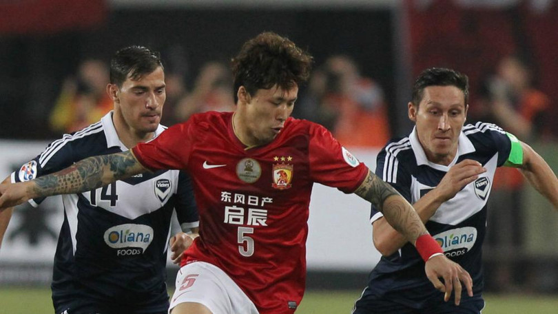 Hậu vệ Zhangmos ngoài lối chơi bóng máu lửa, quyết liệt, không ngại va chạm, còn có nhiều tiểu xảo sân cỏ. Ảnh CNN. Hậu vệ Zhangmos ngoài lối chơi bóng máu lửa, quyết liệt, không ngại va chạm, còn có nhiều tiểu xảo sân cỏ. Ảnh CNN.