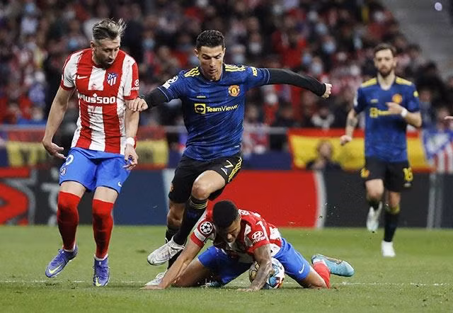 Ronaldo như một cánh én lẻ loi. Ảnh AP