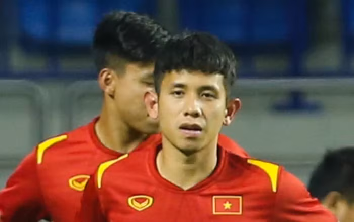 Hồng Duy dương tính, khiến thầy Park khó xử. Ảnh VFF.