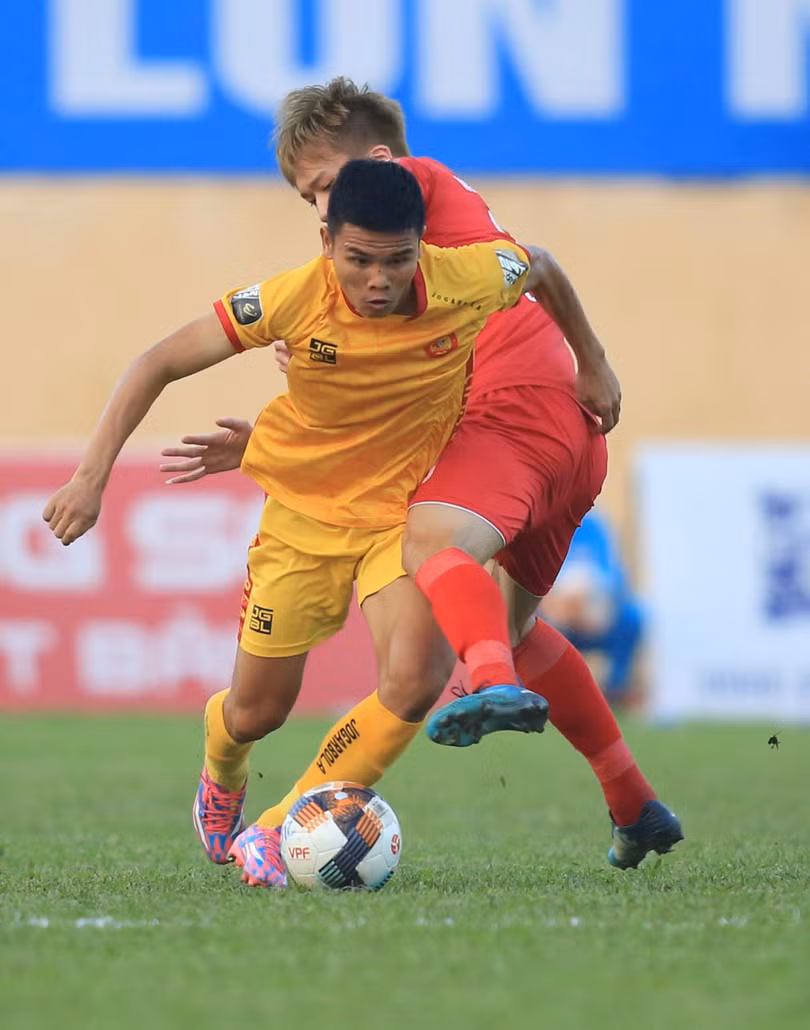 Phải thắng B.Bình Dương, nếu không muốn bị rớt hạng. Ảnh VPF