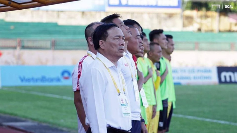 Sự căng thẳng hiện rõ trên khuôn mặt bầu Đệ. Ảnh TA