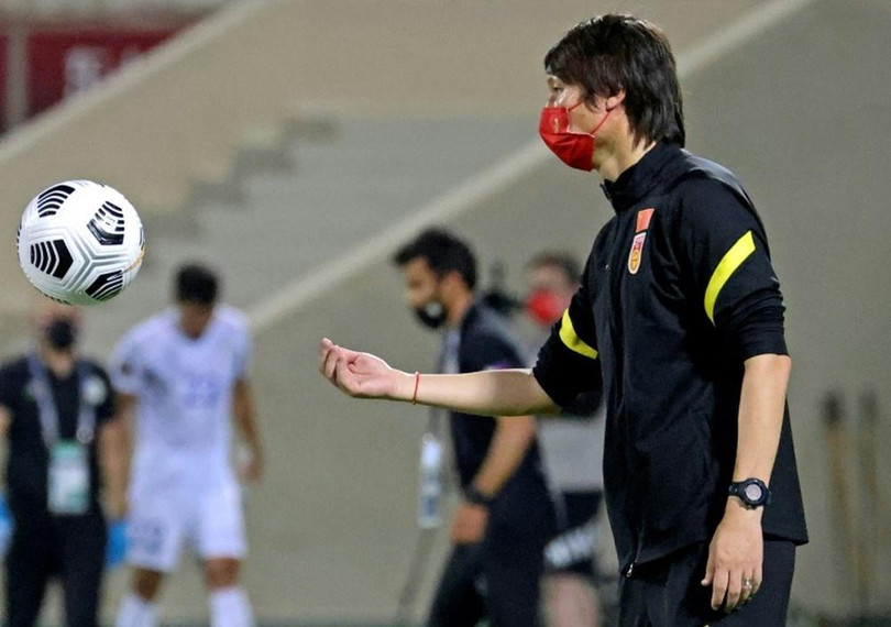 Báo chí Trung quốc cho hay CFA đang liên hệ HLV Li Xiaopeng (Vũ Hán) 46 tuổi để làm HLV tạm quyền trước khi tìm một giải pháp căn cơ hơn. Ảnh CFA