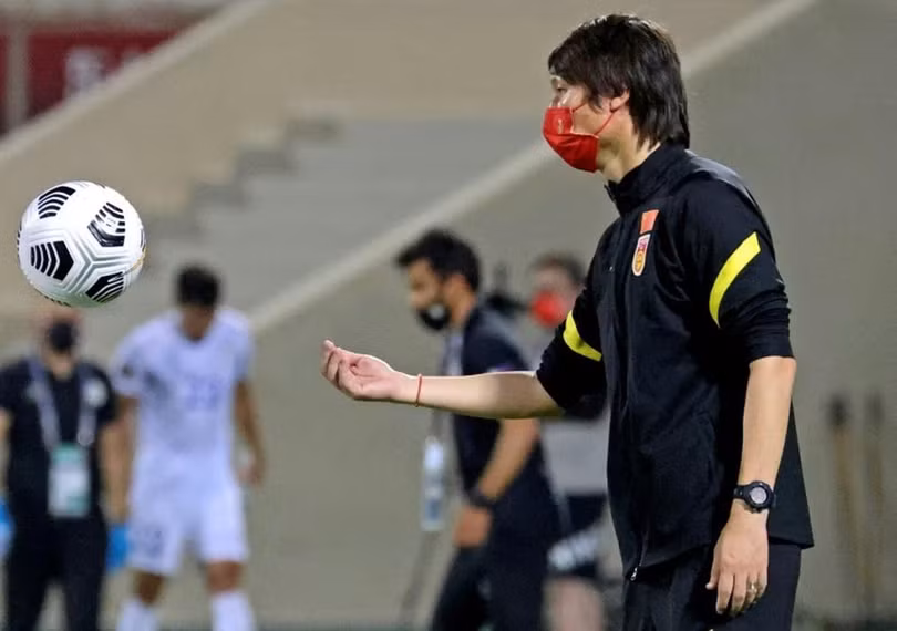 Báo chí Trung quốc cho hay CFA đang liên hệ HLV Li Xiaopeng (Vũ Hán) 46 tuổi để làm HLV tạm quyền trước khi tìm một giải pháp căn cơ hơn. Ảnh CFA Báo chí Trung quốc cho hay CFA đang liên hệ HLV Li Xiaopeng (Vũ Hán) 46 tuổi để làm HLV tạm quyền trước khi tìm một giải pháp căn cơ hơn. Ảnh CFA