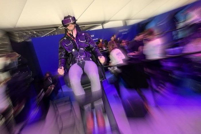 Bạn sẽ yếu đi như thế nào nếu 'lạc' quá lâu vào thế giới ảo VR - Ảnh 1