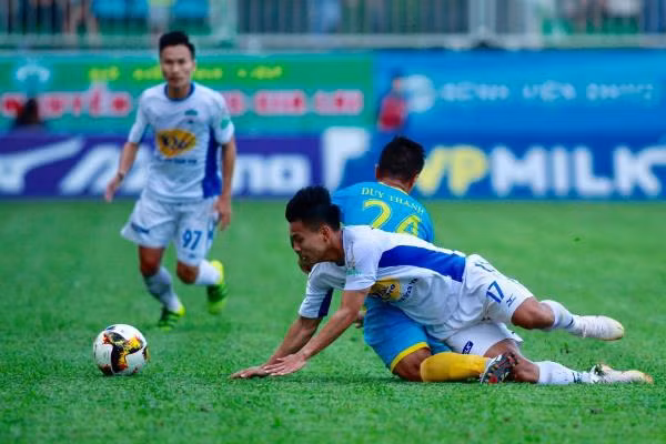 Các cầu thủ S.Khánh Hòa đang có nguy cơ rớt hạng. Ảnh KHFC.