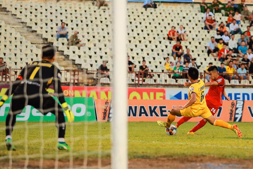 Trận hòa 0-0 đã đẩy Hải Phòng xuống vị trí thứ 13. Ảnh VPF.