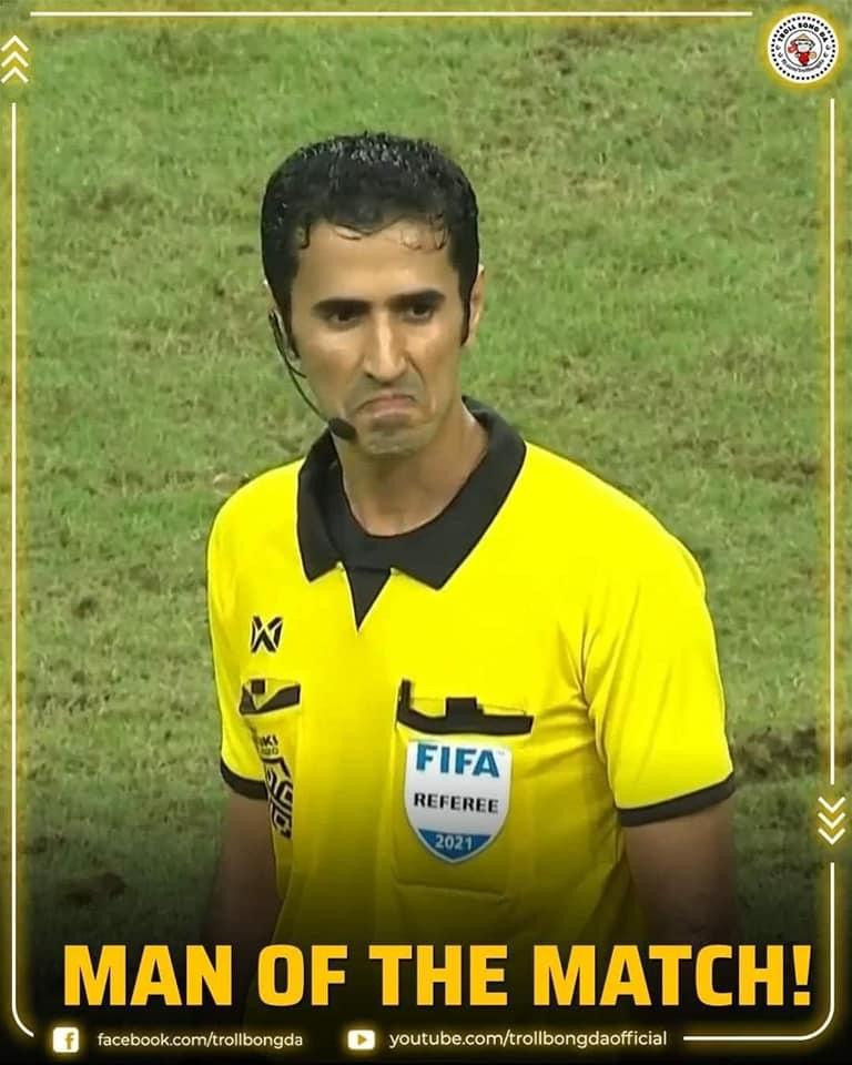 Tiếng còi của ông Saoud Al Athabah cũng khiến người hâm mộ Việt Nam ngán ngẩm. Ảnh AFC.