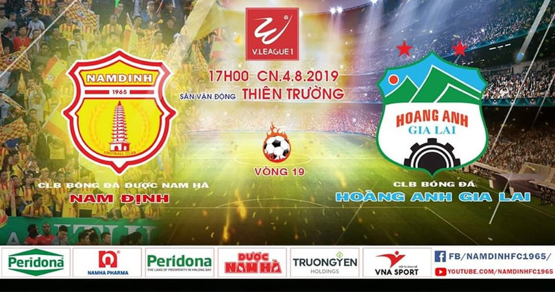 Trên hành trình trở thành "vua sân nhà", Nam Định đã gặp "ông vua của những phút cuối", đội bóng sở hữu nhiều quả penalty gây nhiều tranh cãi nhất, đội sở hữu nhiều siêu phẩm sút xa nhất. (Ảnh VietTimes).