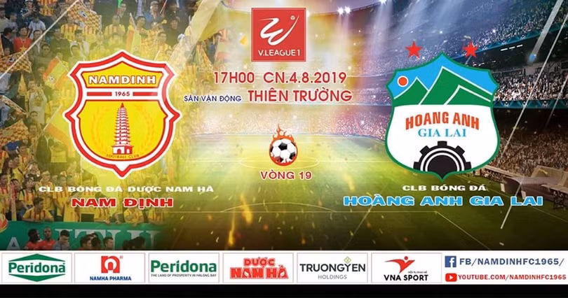 Trên hành trình trở thành "vua sân nhà", Nam Định đã gặp "ông vua của những phút cuối", đội bóng sở hữu nhiều quả penalty gây nhiều tranh cãi nhất, đội sở hữu nhiều siêu phẩm sút xa nhất. (Ảnh VietTimes).