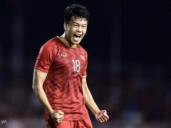 Thành Chung đã bị 1 thẻ vàng. Ảnh Zing