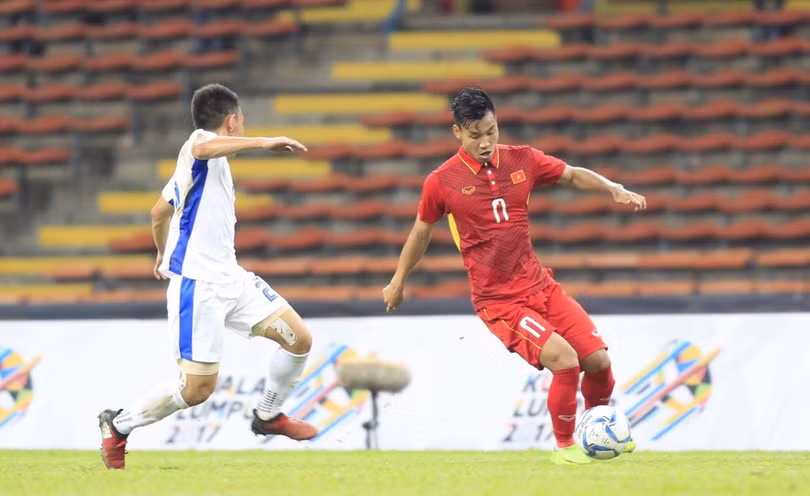 Cơ hội để Văn Thanh nâng trình độ. Ảnh VFF