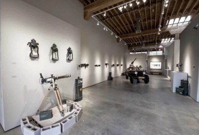 Dạo quanh bảo tàng vũ khí được làm từ máy ảnh và ống kính - Ảnh 3