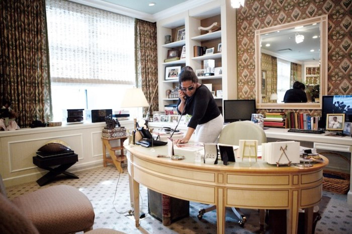 Bàn làm việc của các doanh nhân thành đạt có gì? - Ảnh 8