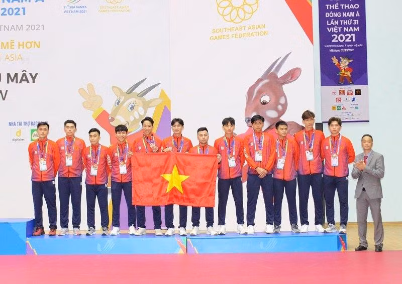 Lễ trao HCĐ môn Cầu mây nam. Ảnh TA