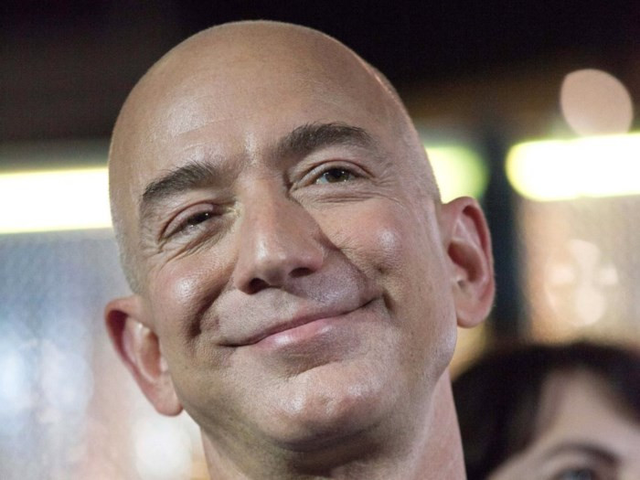 Vốn hóa thị trường đạt 1.000 tỷ USD trong 18 tháng, Amazon có thể đánh bại được Apple? - Ảnh 1