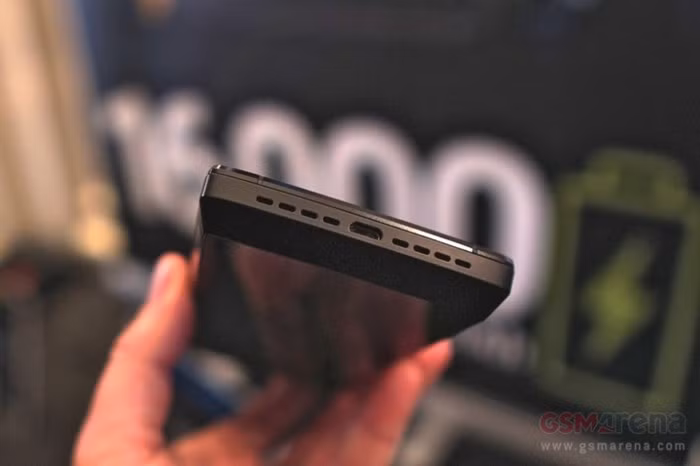 Trên tay nhanh điện thoại Energizer Power Max P16K Pro pin 16.000 mAh (bản tiền sản xuất) - Ảnh 3