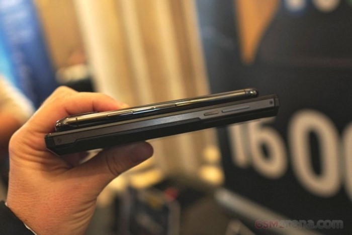 Trên tay nhanh điện thoại Energizer Power Max P16K Pro pin 16.000 mAh (bản tiền sản xuất) - Ảnh 4