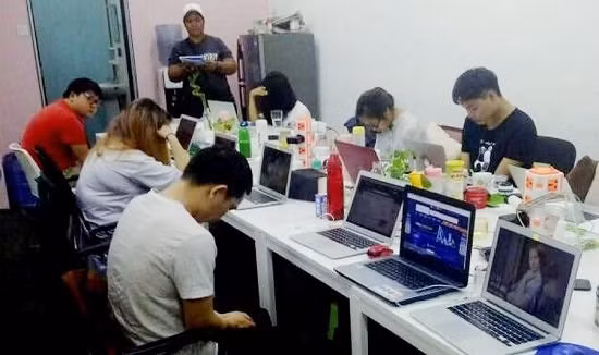 Malaysia bắt 6 người Trung Quốc trong đường dây đánh bạc, cá độ quốc tế trực tuyến - Ảnh 1