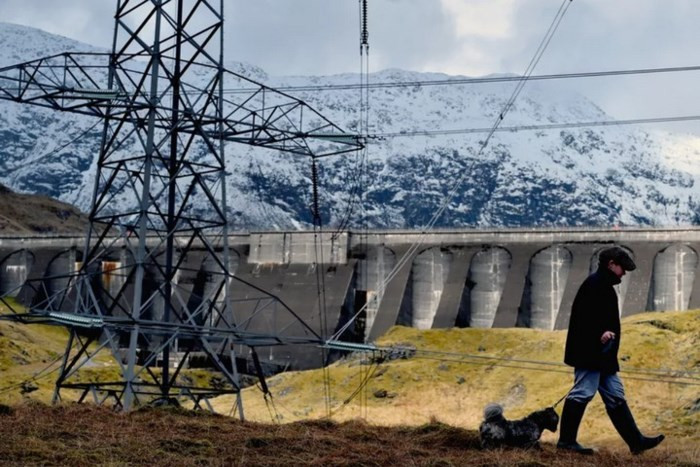 Đồng hồ đang chạy chậm tới 6 phút trên khắp châu Âu vì tranh cãi... ai trả tiền điện - Ảnh 1