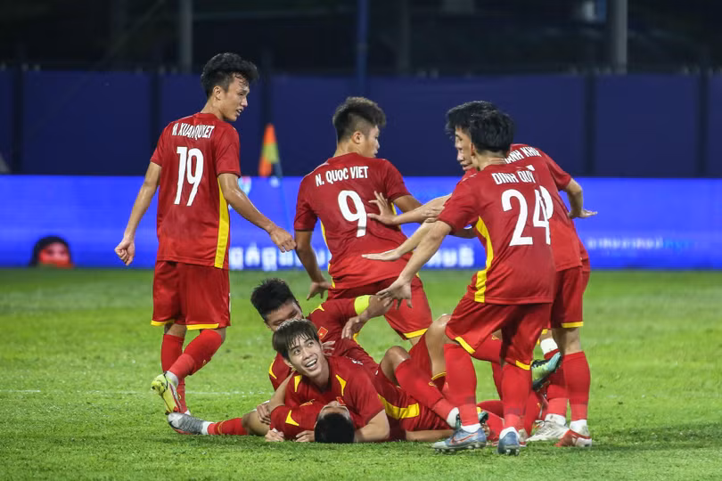 U23 Việt Nam được yêu cầu không ăn mừng để tránh lấy nhiễm Covid-19. Ảnh VFF