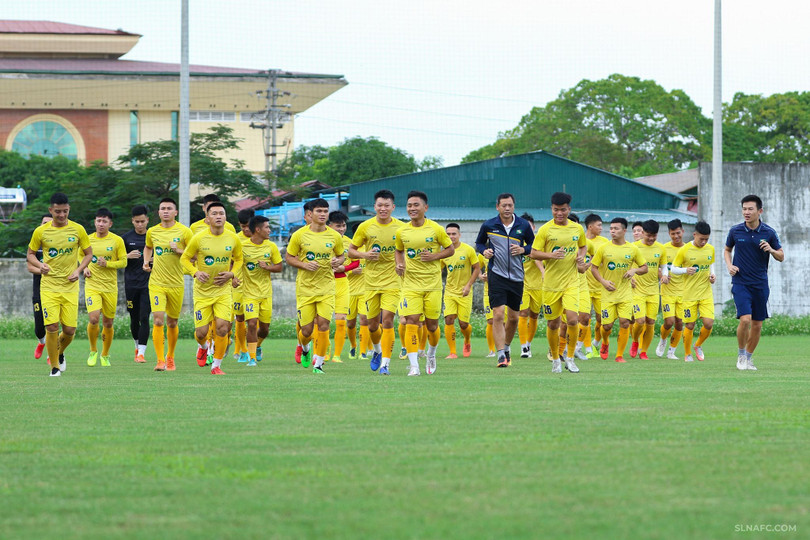 Ai sẽ được lên đội 1. Ảnh SLFC Ai sẽ được lên đội 1. Ảnh SLFC