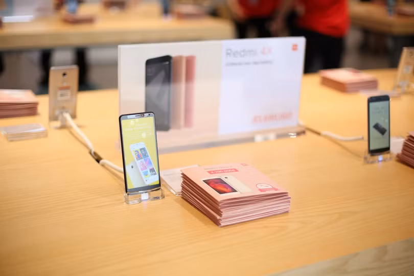 Cửa hàng Mi Store được cho là lớn nhất trong khu vực.