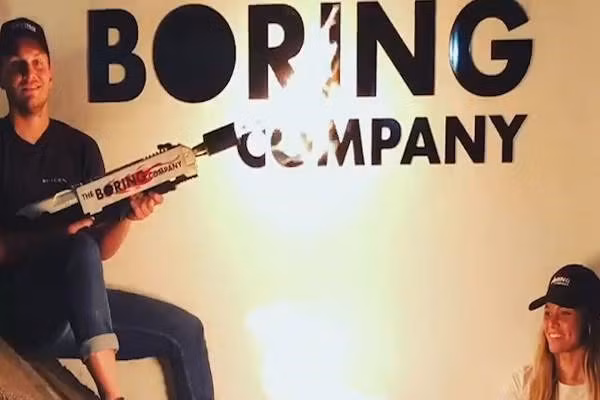 Hết bán mũ, tỷ phú Elon Musk tiếp tục bán... súng phun lửa (đã có 10.000 chiếc được đặt mua) - Ảnh 1