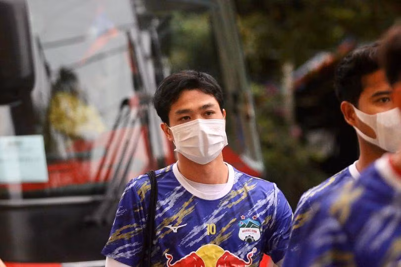 Công Phượng như cánh én lẻ loi. Ảnh SL