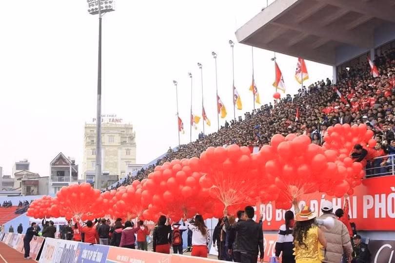 Khán giả Hải Phòng luôn bên đội bóng. Ảnh HPFC