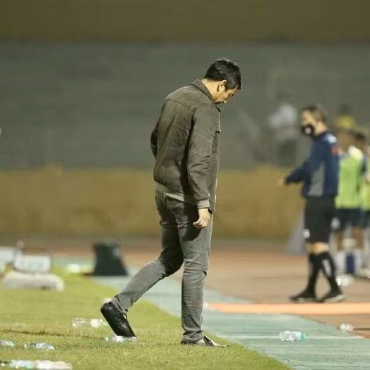 Sức ép đang đè nặng lên vai HLV Huy Hoàng. Ảnh Hải Hồ.