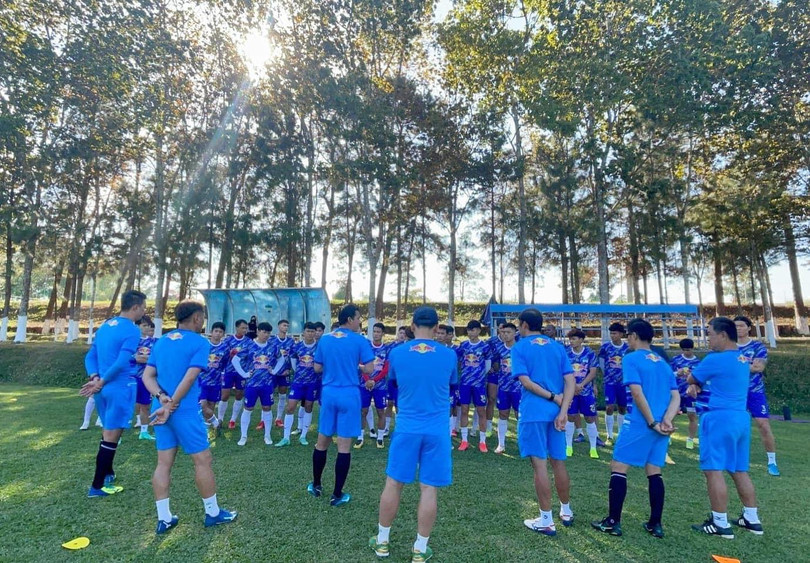 HAGL đang cấm trại chuẩn bị đá Viettel. Ảnh HAGL.