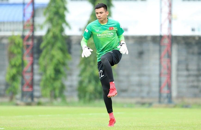 Văn Cường cũng chưa từng bắt chính cho đội tuyển. Ảnh VFF