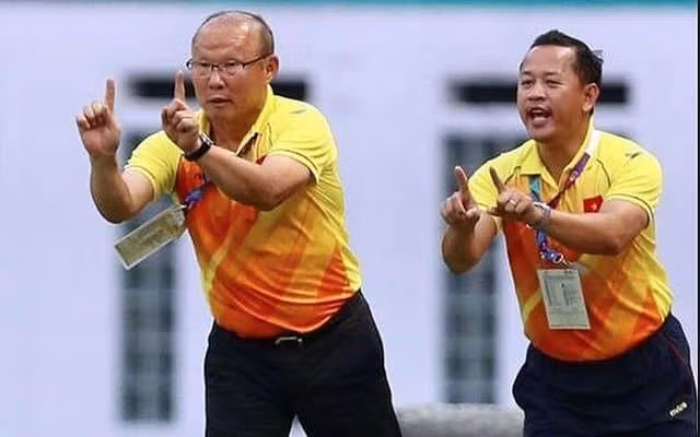 Lần nào, ông thầy Hàn Quốc cũng tạo ra bất ngờ. Ảnh LHK