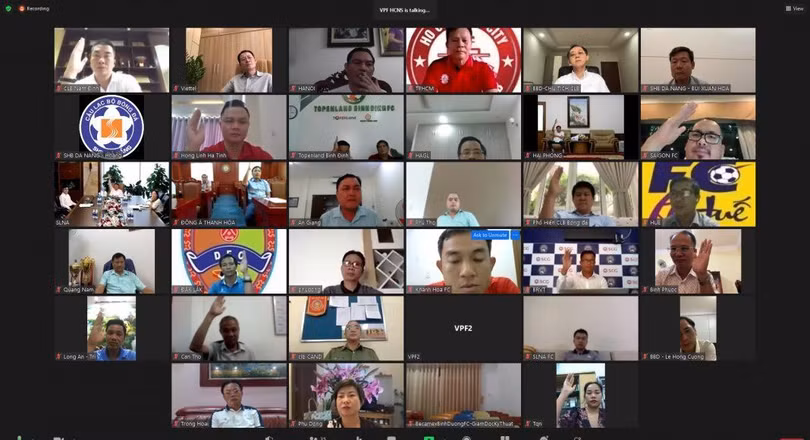 12 ý kiến của các CLB và màn đối thoại của quan chức VPF đã khiến cho cuộc họp trực tuyến kéo dài đến tận 3 giờ đồng hồ. Ảnh chụp màn hình.