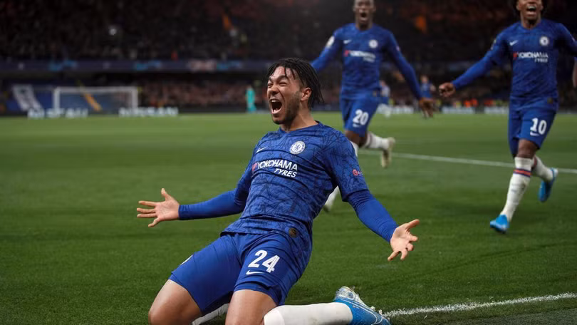 Ngôi sao 21 tuổi xuất thân từ lo đào tạo của Chelsea là Reece James cũng thi đấu rất năng nổ. Ảnh AP.