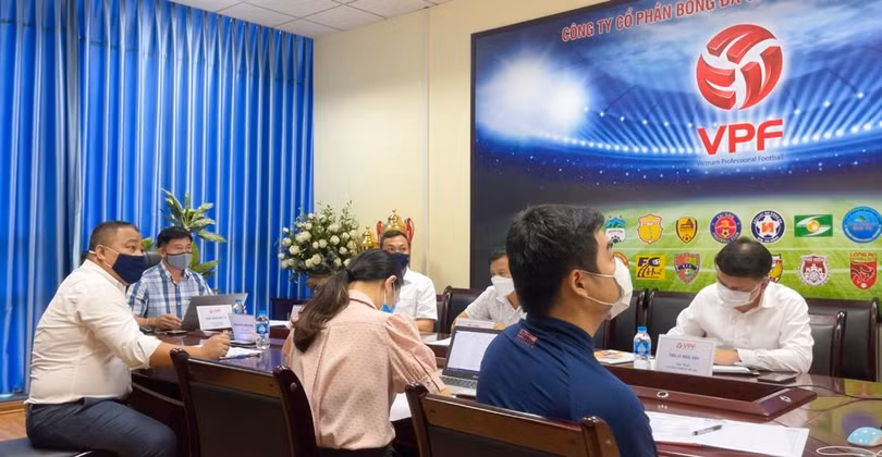 Chiều 24/8, VPF lại phải tổ chức một cuộc họp trực tuyến với 27 CLB gồm cả V.League lẫn hạng Nhất. Ảnh VPF.