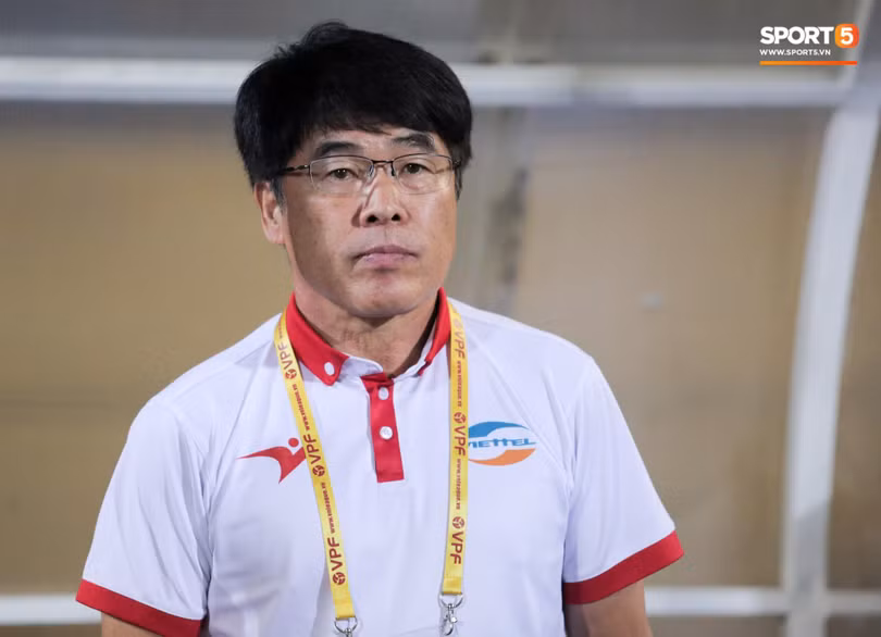 HLV Lee Heung-sil là nhà cầm quân thứ 5 tại V.League 2019 rời đội bóng ( ảnh Sport5)