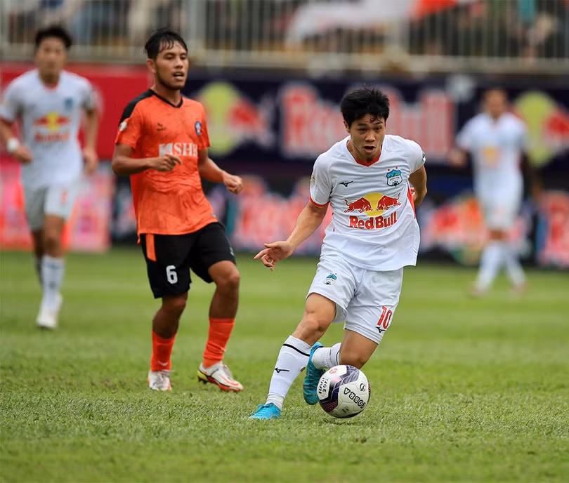 Công Phượng giúp HAGL có trận thắng đầu tiên. Ảnh VPF.