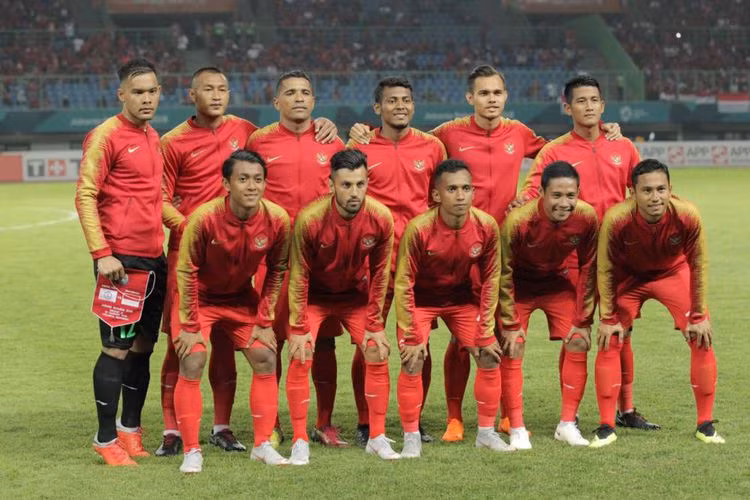 Lối đá dùng nhiều đường chuyền bổng, dài của Indonesia không phát huy được nhiều tác dụng. Ảnh AFC