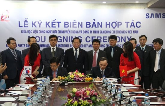 Bộ TT&TT muốn PTIT nhân rộng mô hình hợp tác với Samsung ra các lĩnh vực khác - Ảnh 1