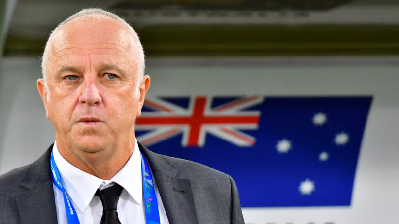 HLV Graham Arnold có kết quả xét nghiệm Covid-19 dương tính . Ảnh AP