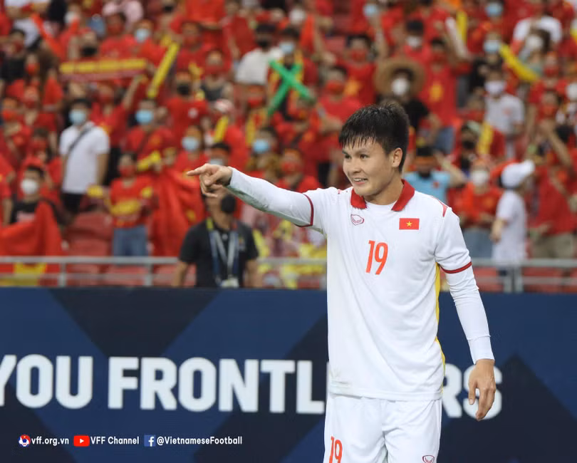 HLV Mano Polking của ĐT Thái Lan chứng kiến phong độ của số 19 cũng đưa ra lời khuyên: “Cầu thủ giỏi như Quang Hải đừng nên chờ giải đấu trong nước để tiến bộ". Ảnh VFF HLV Mano Polking của ĐT Thái Lan chứng kiến phong độ của số 19 cũng đưa ra lời khuyên: “Cầu thủ giỏi như Quang Hải đừng nên chờ giải đấu trong nước để tiến bộ". Ảnh VFF