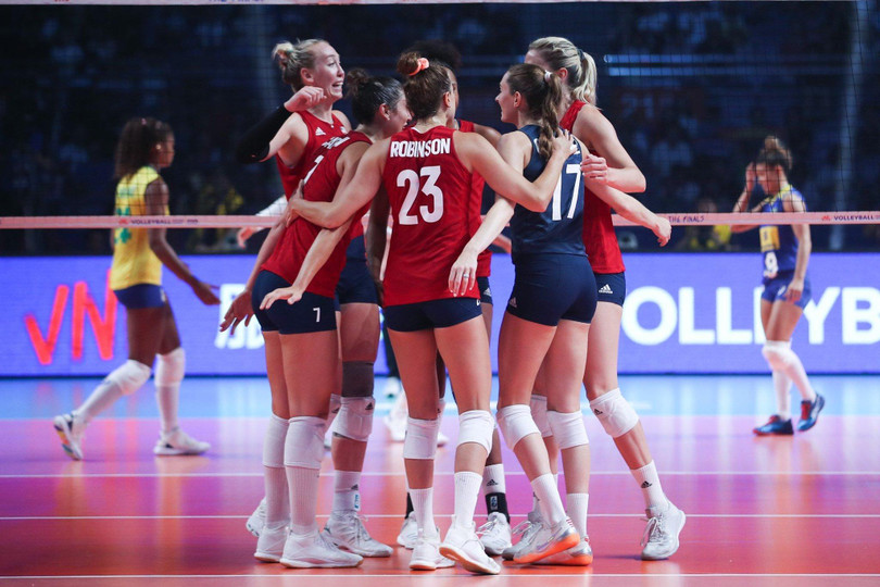 Bóng chuyền Mỹ giành chiếc HCV thứ 39, củng cố ngôi đầu. Ảnh AP Bóng chuyền Mỹ giành chiếc HCV thứ 39, củng cố ngôi đầu. Ảnh AP